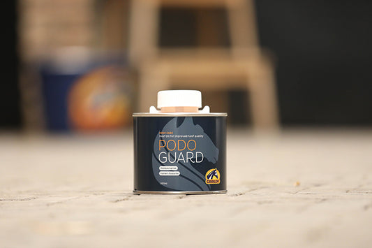 Cavalor PodoGuard- Hoof oil for better hoof quality 500ml with brush